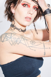 Women's chain choker necklace in silver.